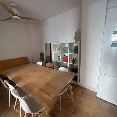 Cosy House, Sunny Terrace, Amazing Views & Outdoor Bathtub! بيت للعطل *