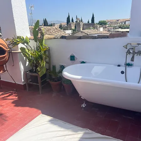 Cosy House, Sunny Terrace, Amazing Views & Outdoor Bathtub! Holiday home *