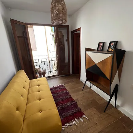 بيت للعطل Cosy House, Sunny Terrace, Amazing Views & Outdoor Bathtub!