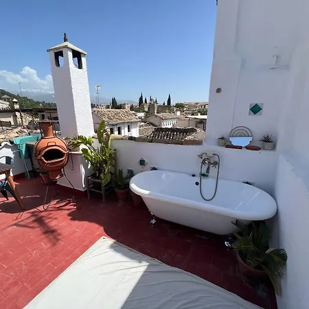 Cosy House, Sunny Terrace, Amazing Views & Outdoor Bathtub! Holiday home *