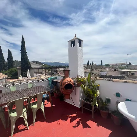 Cosy House, Sunny Terrace, Amazing Views & Outdoor Bathtub! بيت للعطل غرناطة