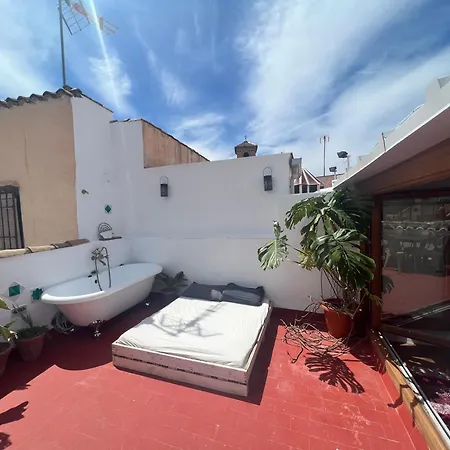 Cosy House, Sunny Terrace, Amazing Views & Outdoor Bathtub! Holiday home